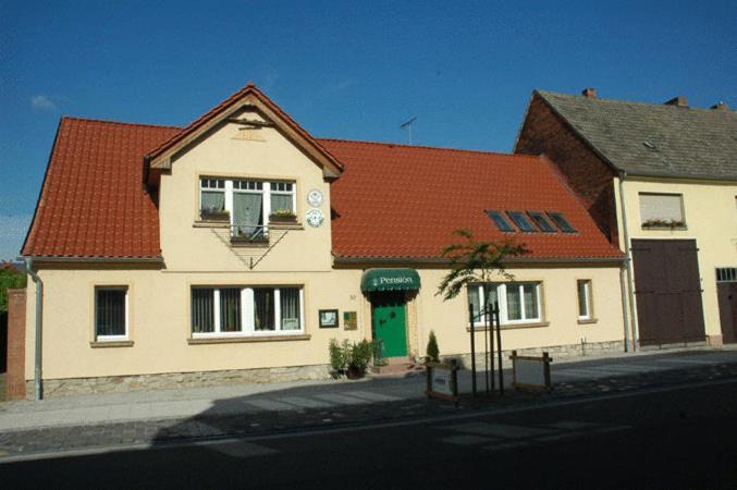 Hotel Garni & Oma'S Heuhotel 'Pension Zur Galerie' Barby Exterior foto